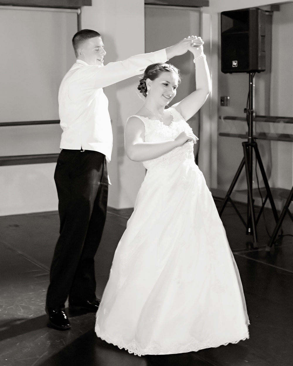 SSP Winter Wedding|reception| bride and groom| black and white| Christmas wedding