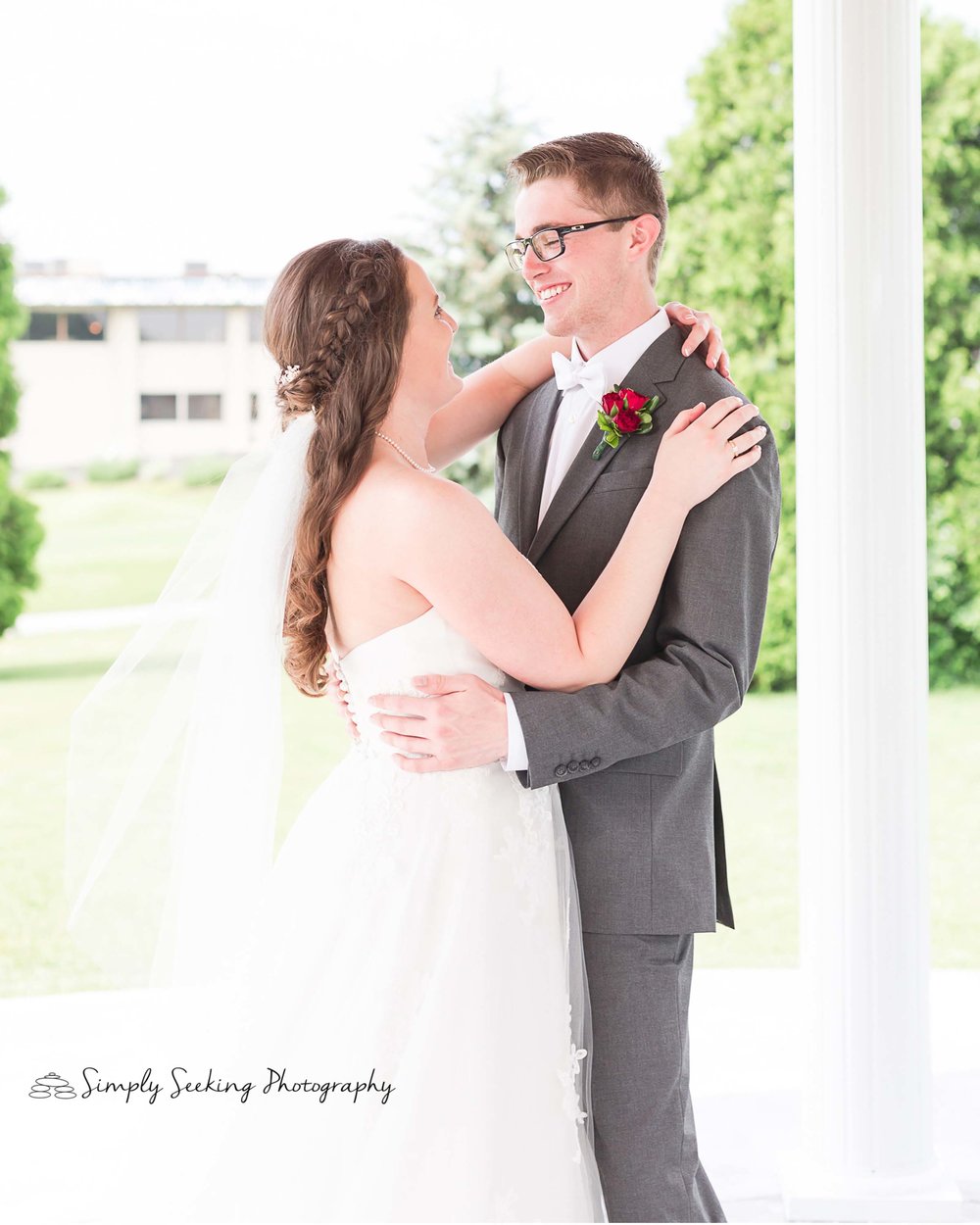 SSP spring wedding| bride and groom|red and charcoal wedding