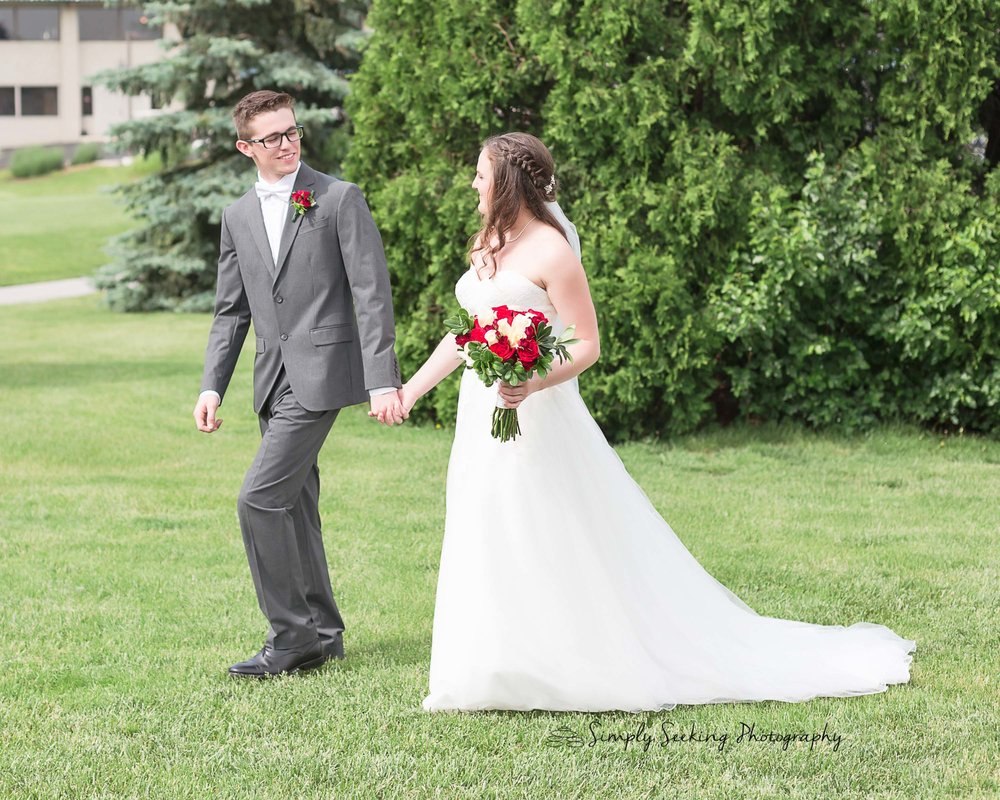 SSP spring wedding| bride and groom|red and charcoal wedding