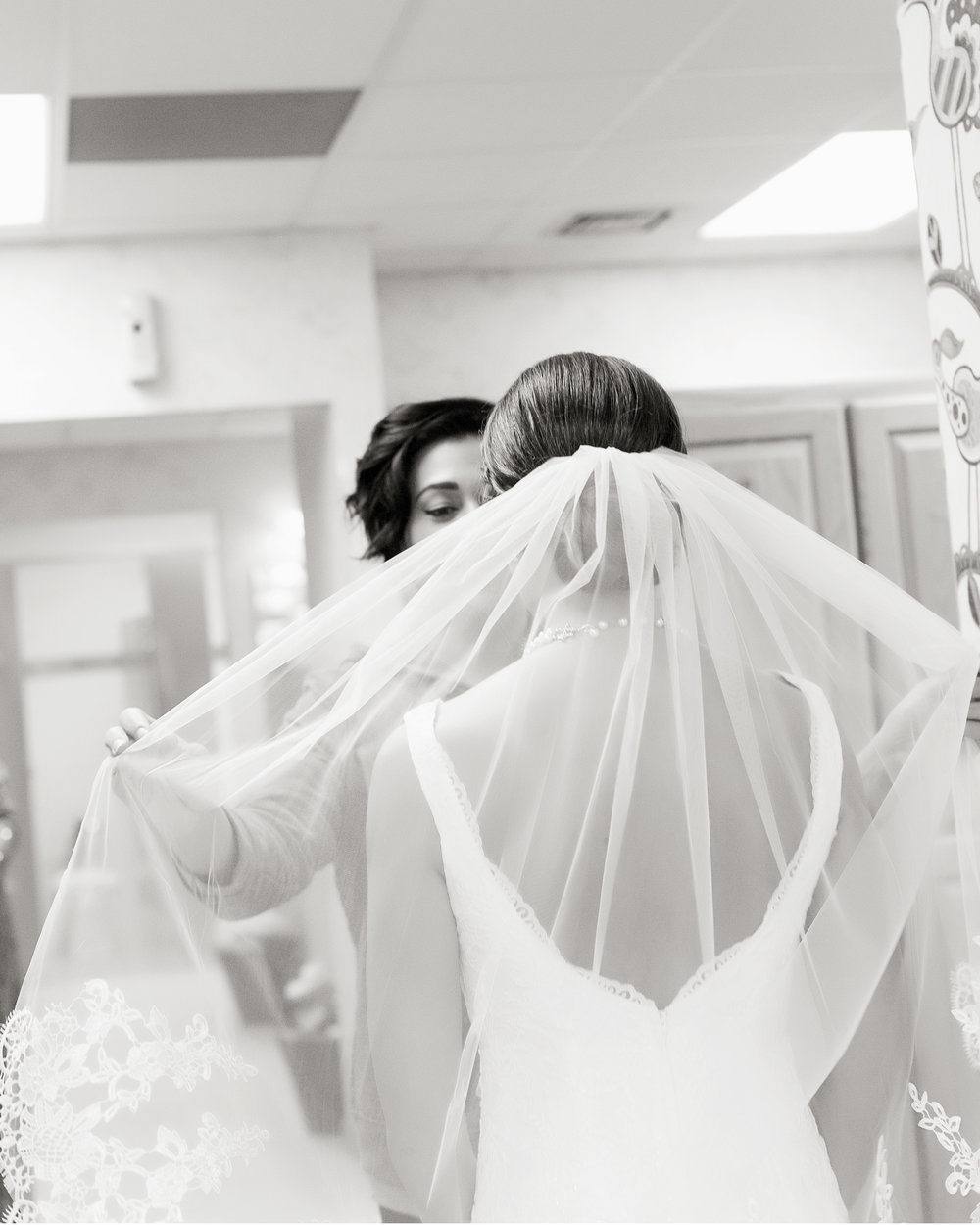 SSP fall wedding| bride| getting ready