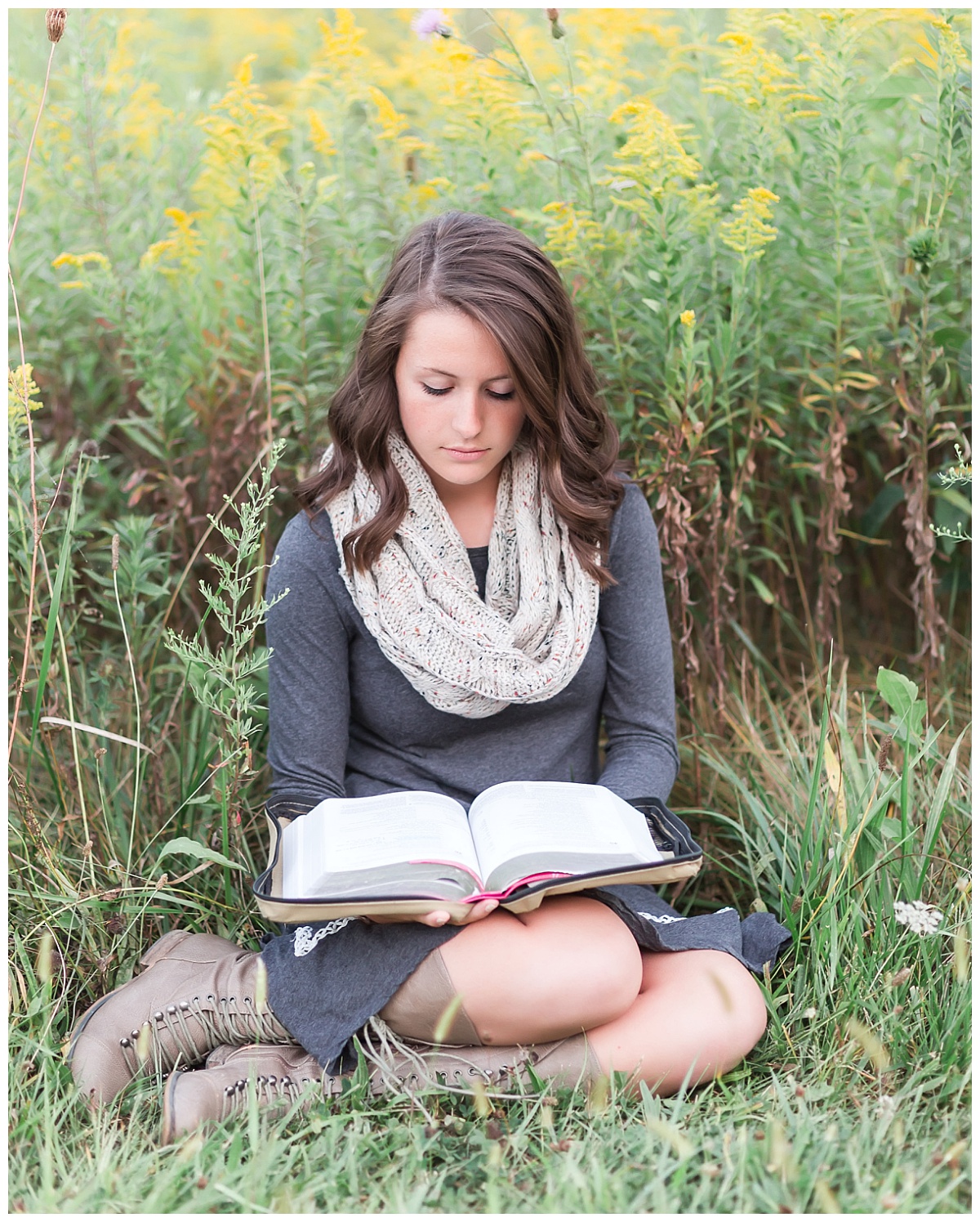 Why Use Props in Your Senior Pictures| uniquely you