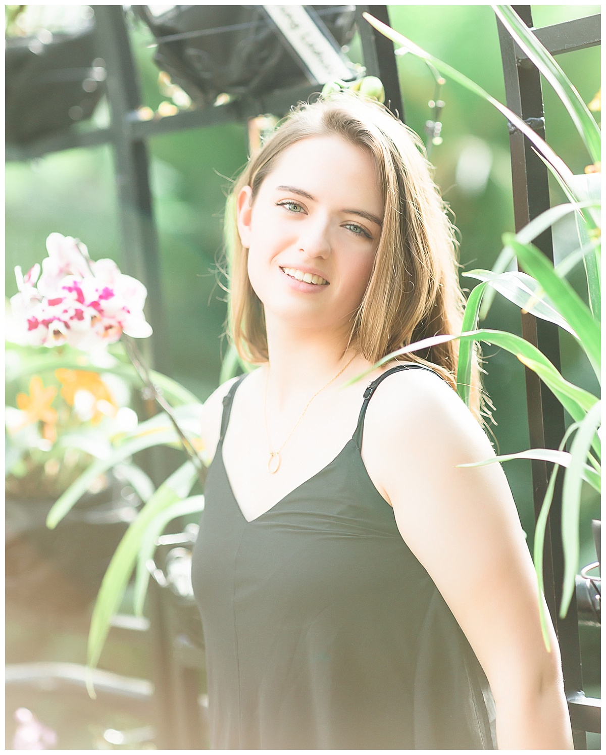 Senior girl session at Fort Wayne Botanical Gardens