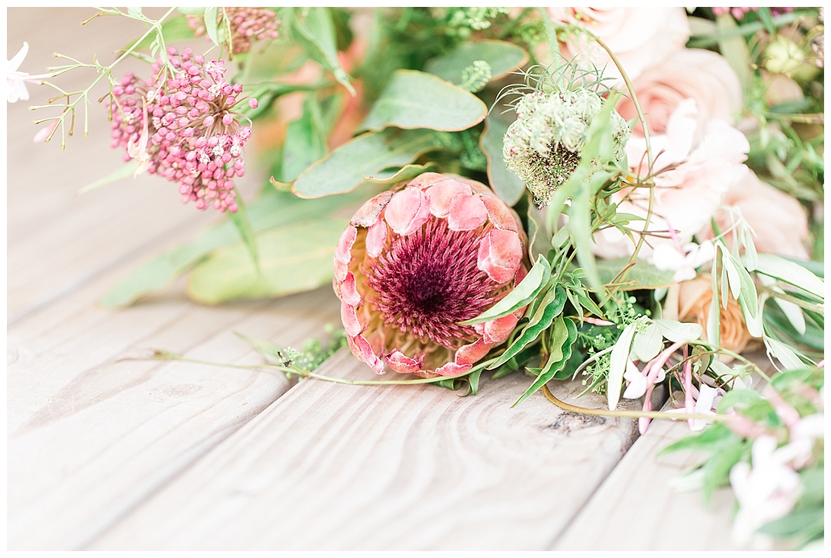 Floral details by the Urban Petal photo by Simply Seeking Photography
