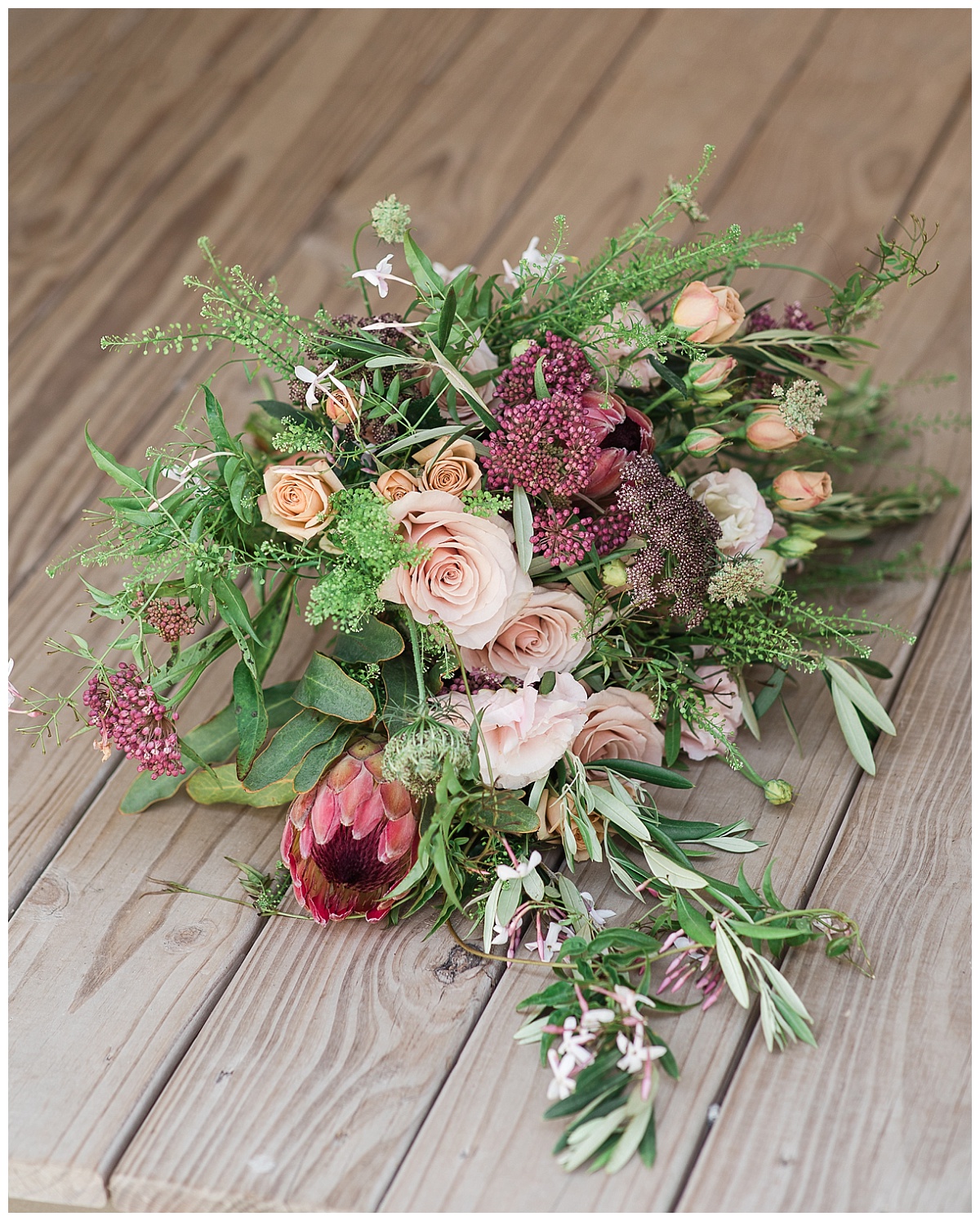 Floral details by the Urban Petal photo by Simply Seeking Photography