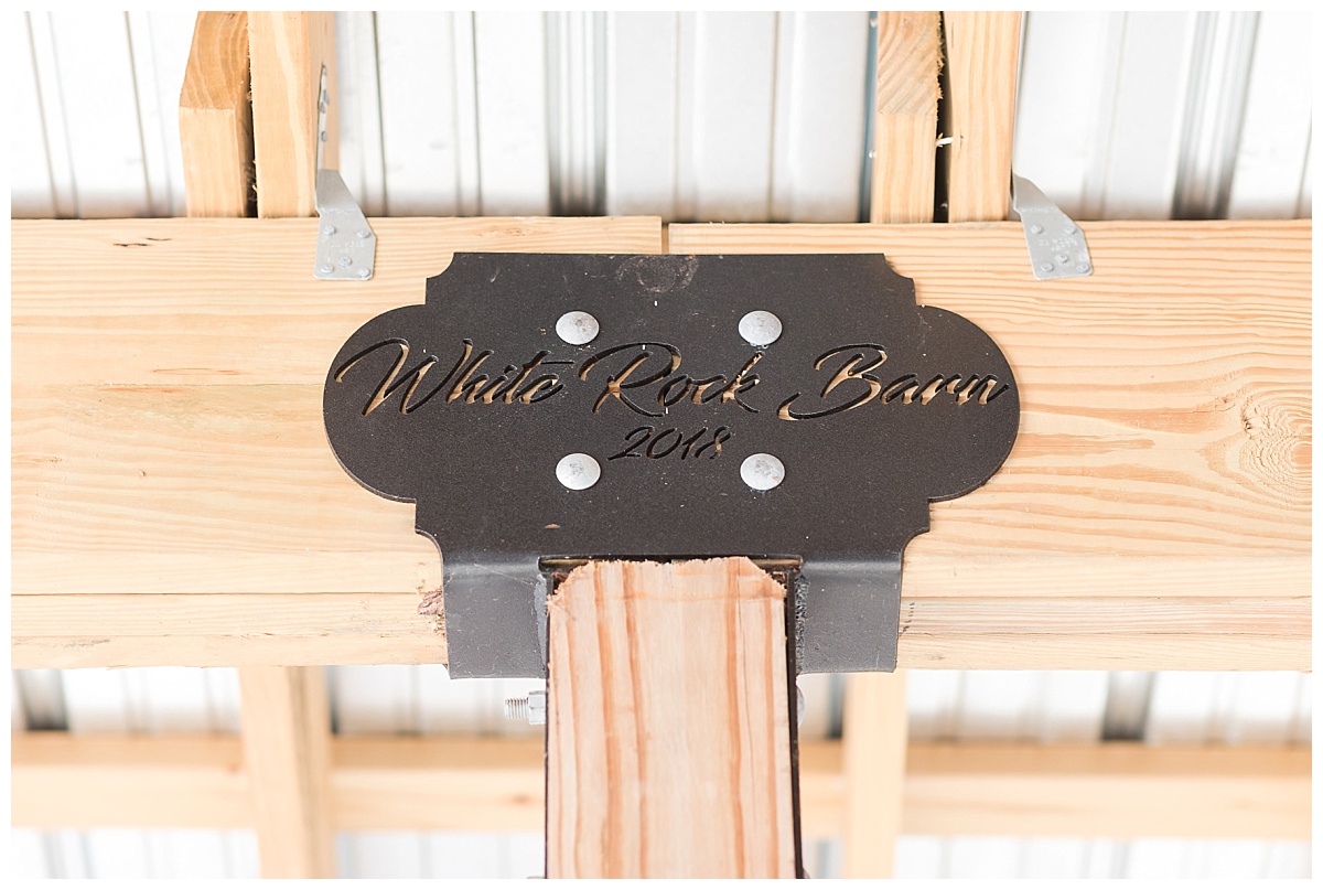 Senior session at White Rock Barn photo by Simply Seeking Photography