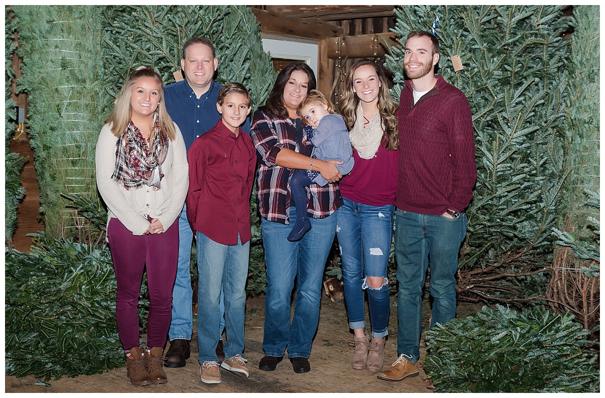 Christmas Mini Session at Stauffer Farms photo by Simply Seeking Photography