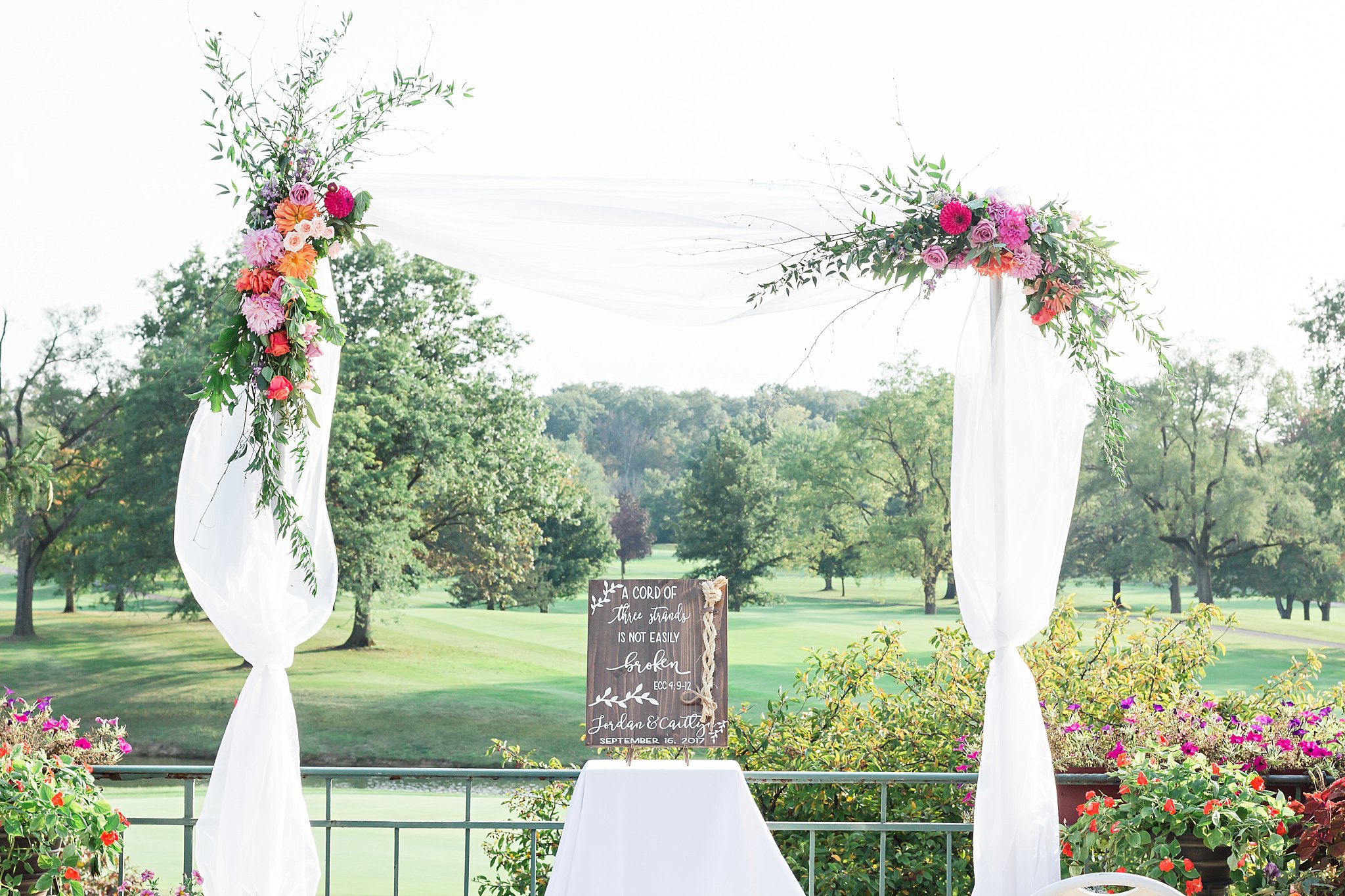 Orchard Ridge Country Club wedding photos by Simply Seeking Photography