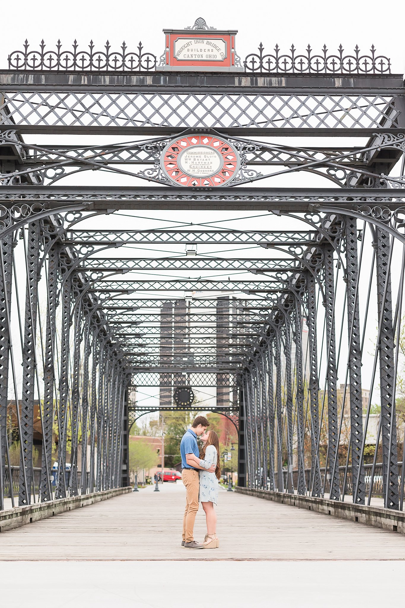Promenade Park Engagement session on Wells Street Bridge photos by Simply Seeking Photography