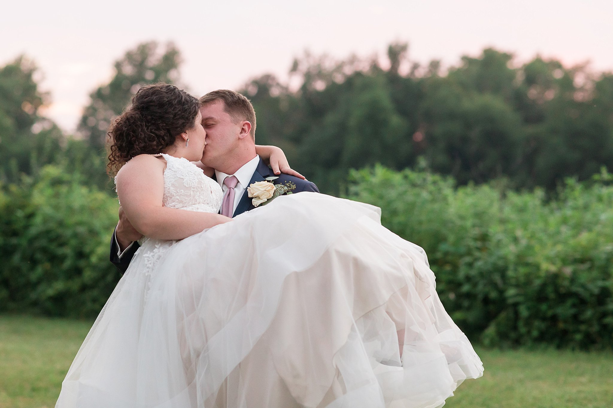 bride and groom sunset photo
