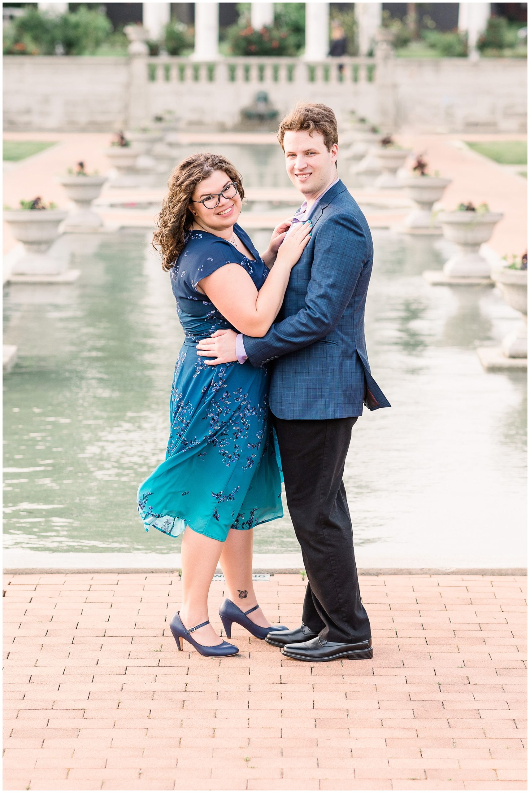 Lakeside Garden summer engagement session photos by Simply Seeking Photography