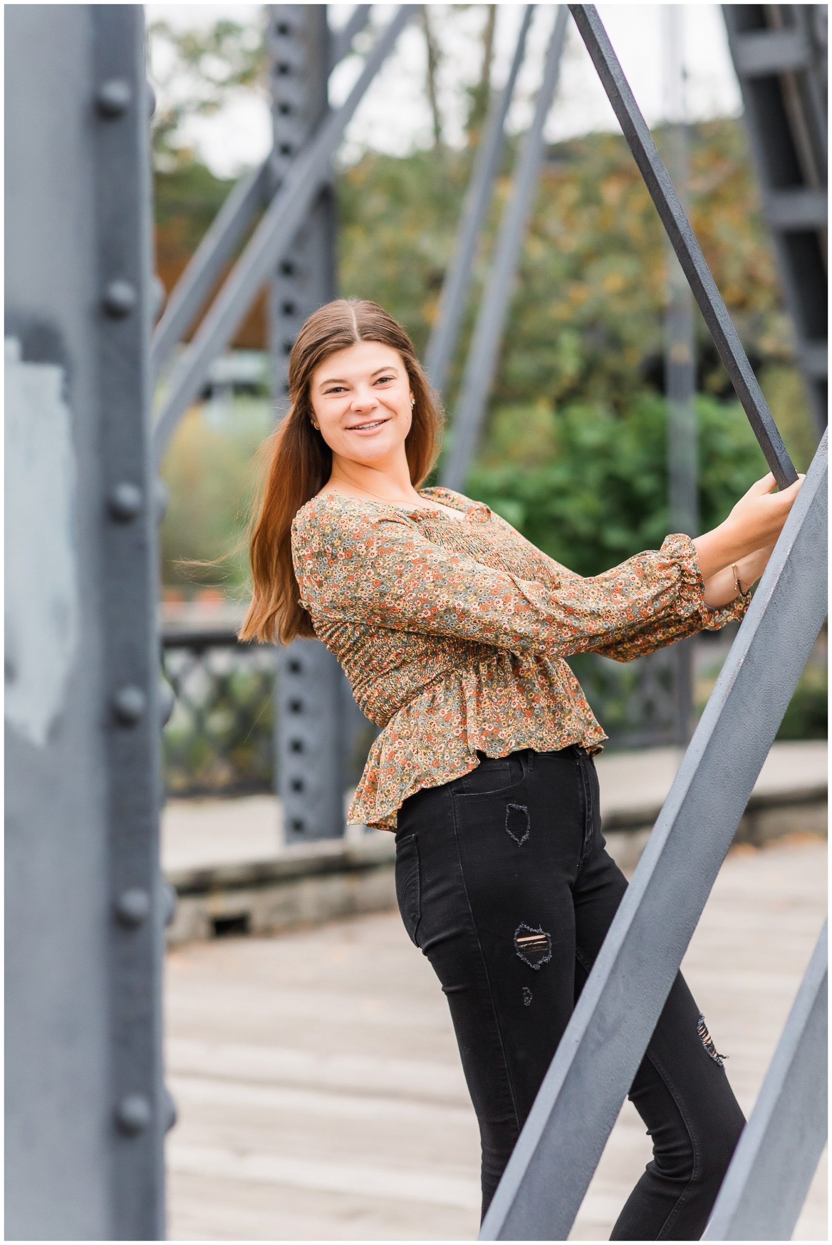 enior girl at Promenade Park downtown Fort Wayne with fall foilage